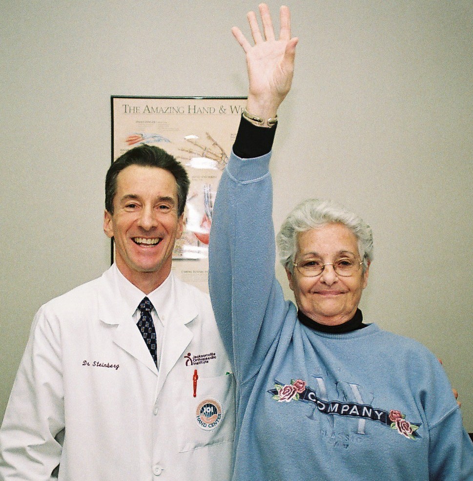 Dr. Steinberg Uses Advanced Shoulder Surgery Techniques to Treat Arthritis and Carpel Tunnel Syndrome